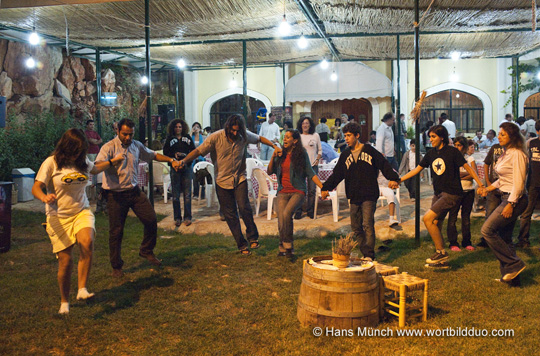 Dabke tanzen auf dem Weinfest von Clos St. Thomas